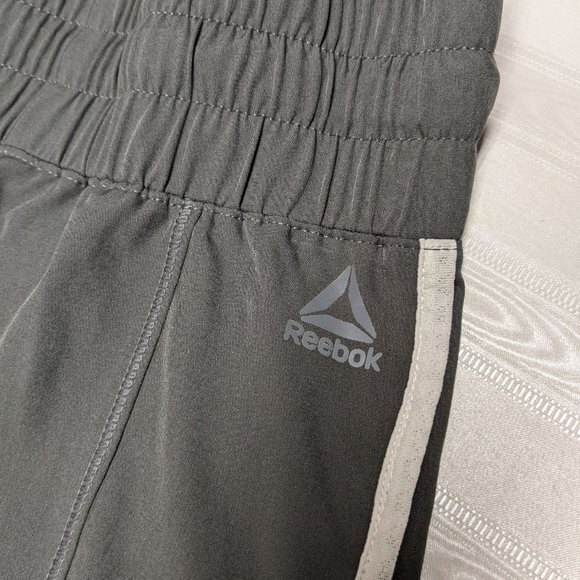 Reebok Athletic Shorts Women XXL Elastic Waist Zip Pocket Running Gray XX-Large - Picture 3 of 9